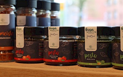 Grüner Strauch Feinkost